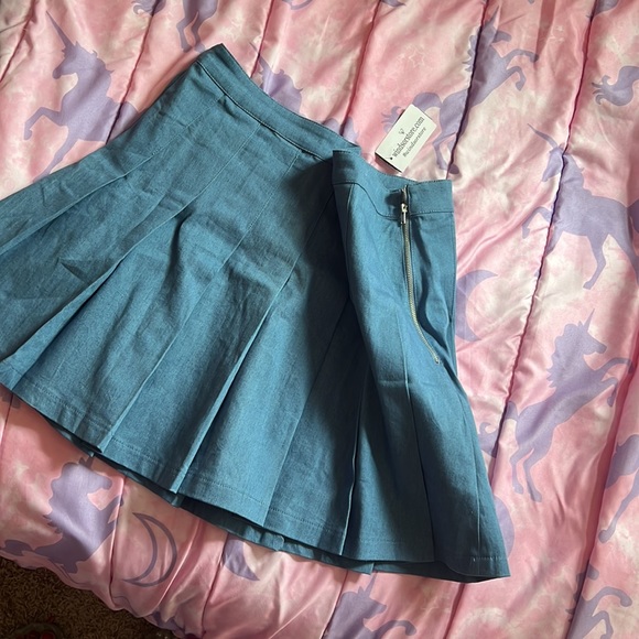 Pleated - Picture 3 of 3